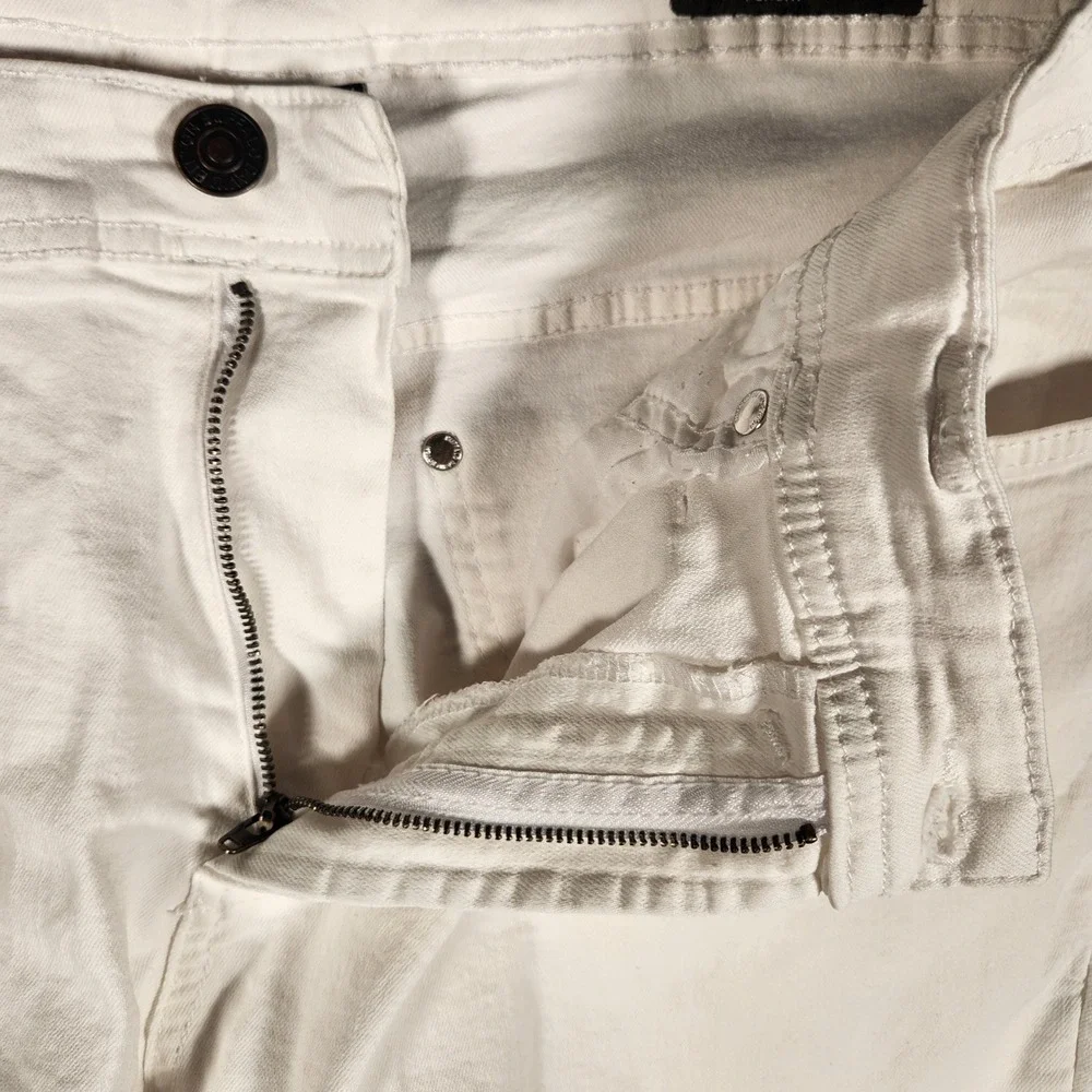 Buffalo David Bitton Evan-X Shorts Mens 36 White Excellent Stretch Denim - Picture 5 of 11